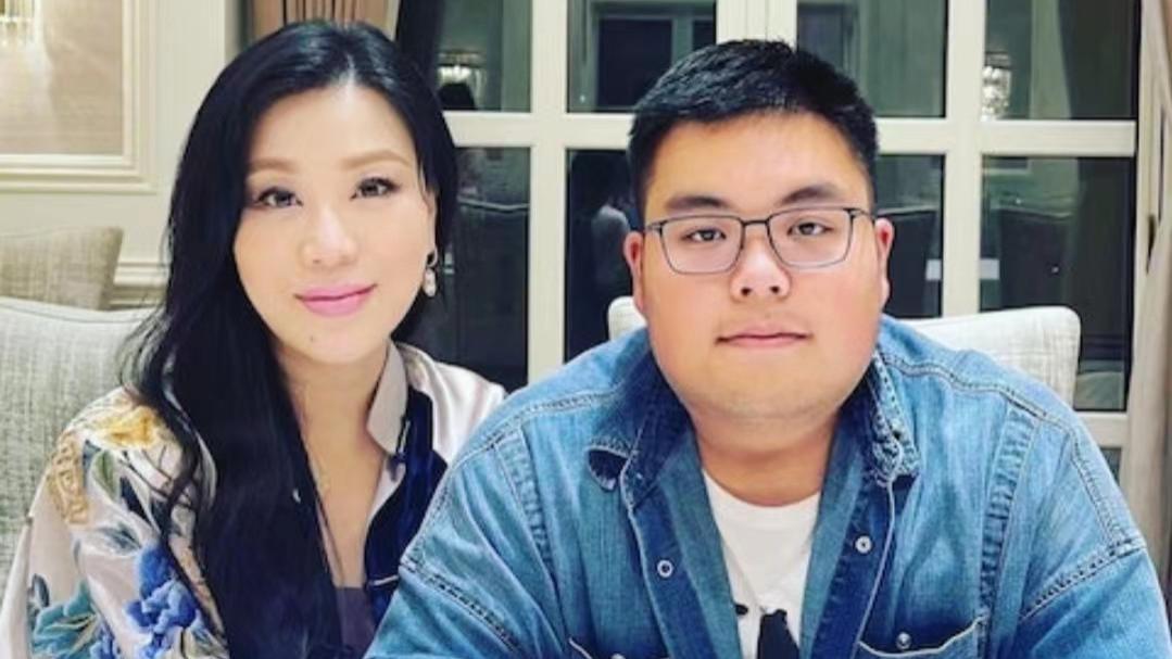 重磅回归！知名港星21岁儿子近况曝光，长相憨厚老实身形变更圆润