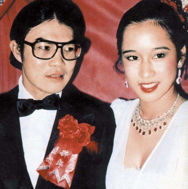 朱玲玲情商很高,与郭晶晶相处融洽,共同支持霍启刚发展事业