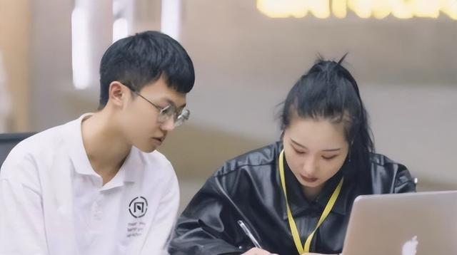 护士|受婆婆欢迎的儿媳职业,护士、空姐不受待见,榜首职业备受欢迎