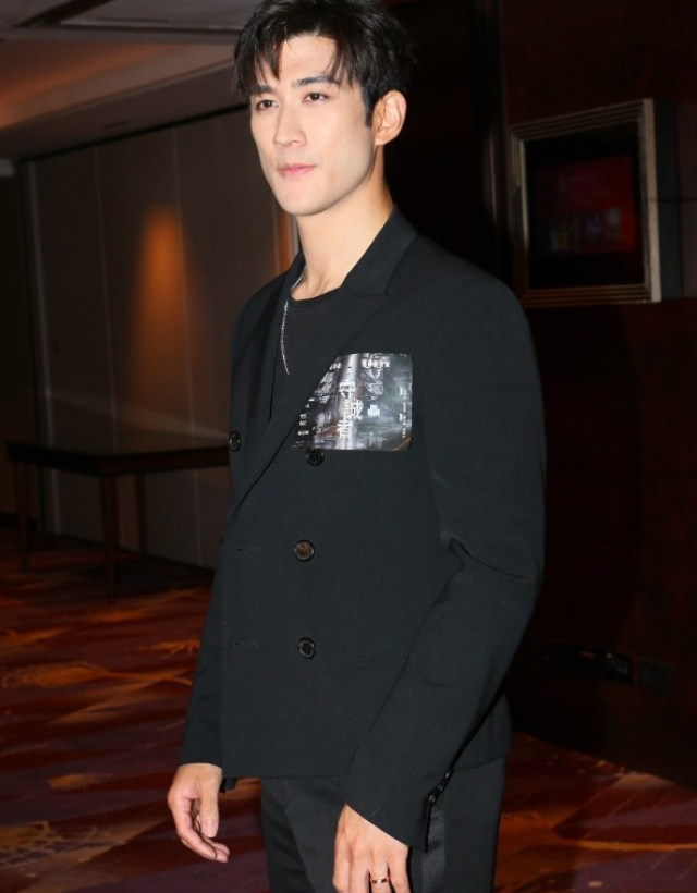 李治廷|恭喜！36岁李治廷承认已婚秀婚戒，数月前与混血女友在国外办婚礼