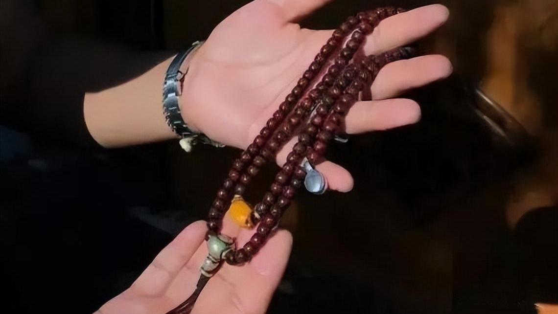 我是一个文玩男，贪财好色一身正气，谈笑风生却不动情的俗人