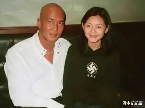 坐等二离！具俊晔在韩开泳池派对，衣衫不整打DJ，满屏都是辣妹