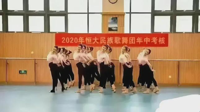 恒大歌舞团团长白珊珊报警了，我努力工作，不是让无知者来诋毁的