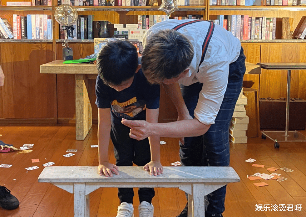 汪小菲|汪小菲赴台为儿子庆生，合影曝光女儿长相，五官遗传了谁一望而知