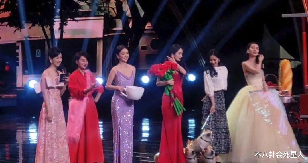 内娱这一夜,在37岁的杨幂身上看到了娱乐圈的人情世故