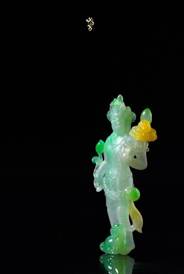 雕刻|拇指大的翡翠出佛像小摆,精悍传神!