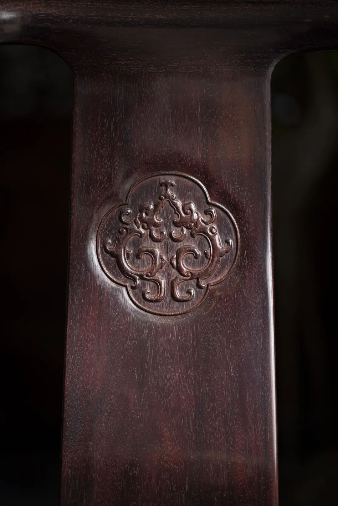 小叶紫檀|价值百万的紫檀红木家具和你有缘分吗?