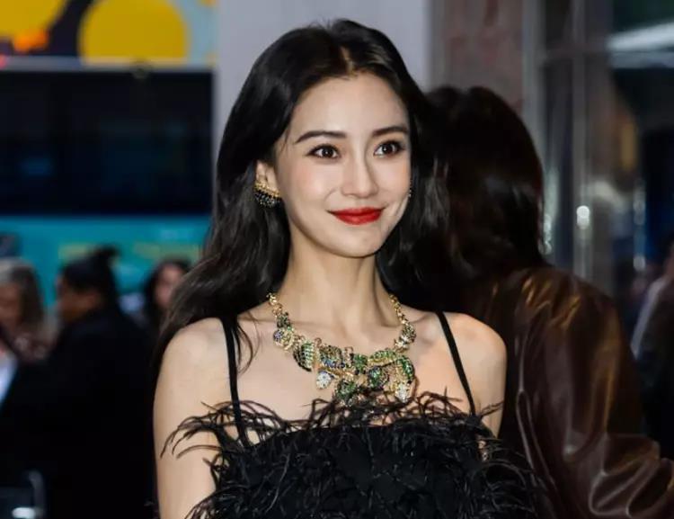 杨超越|好尴尬!baby与谷爱凌拍照只顾自己美,谷爱凌直接曝生图回击