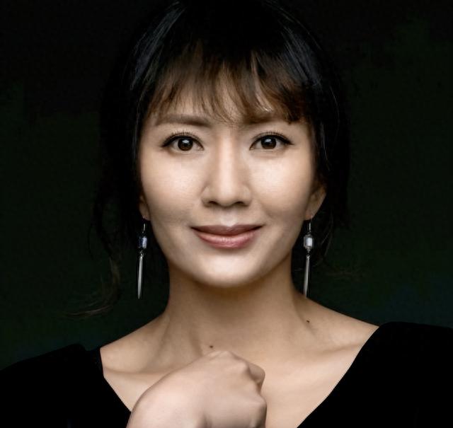 她14岁出道,被誉为桂林最美女演员,出道30年0绯闻,如今怎样了