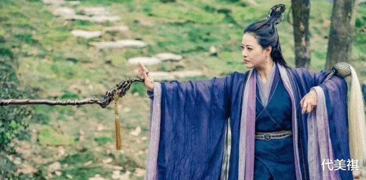 她突然去世，侮辱却早已开始