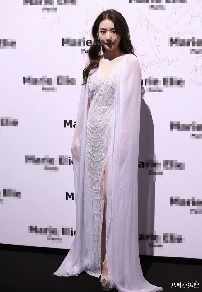 方媛|伊能静方媛踩恨天高同框比美,网友:方媛鼻子好假,看着很突兀