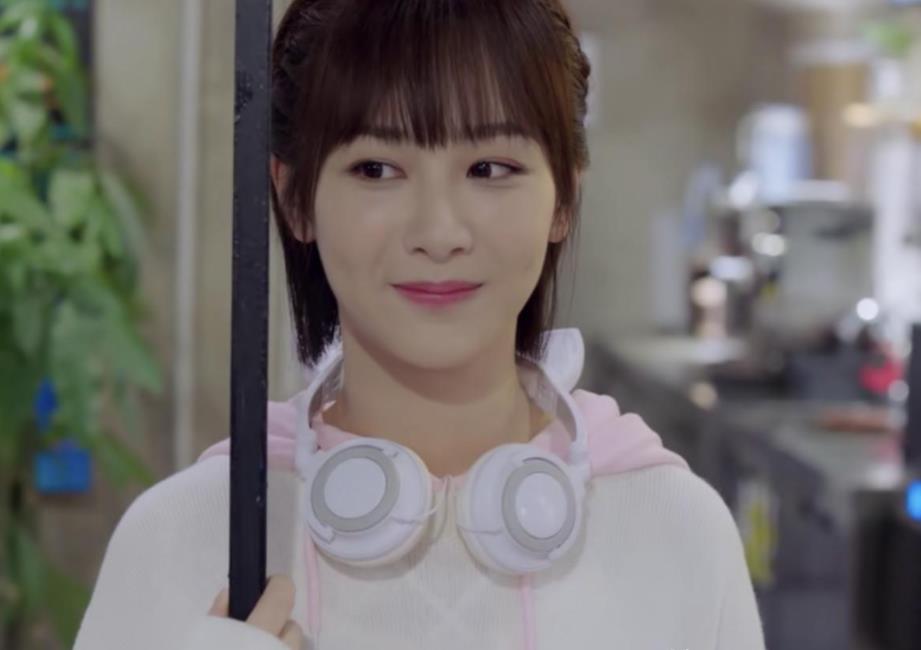 TOKIO|金晨的窘境,折射出娱乐圈“畸形”的审美