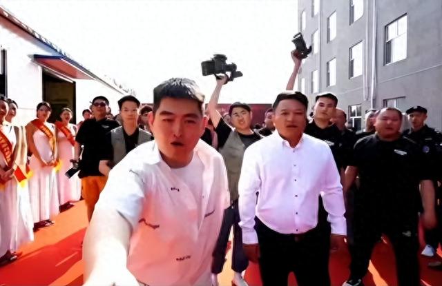 赵本山儿子:你们算哪根葱,我家钱十辈子花不完,利息都比你们多