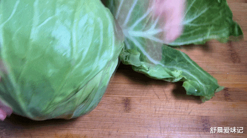 医生|用半个圆白菜和5块钱肉馅制作馅料，爽口不油腻，想吃饺子随时包