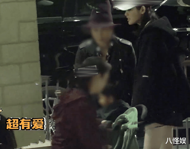 三代同游！奚梦瑶与婆婆聊天关系融洽，四太临别前抚摸孙子脑袋好宠