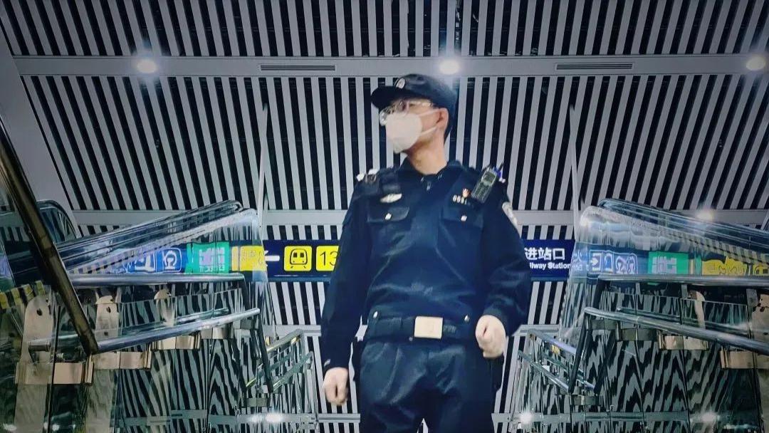 我，刑侦专业，毕业后成了一名地铁民警……