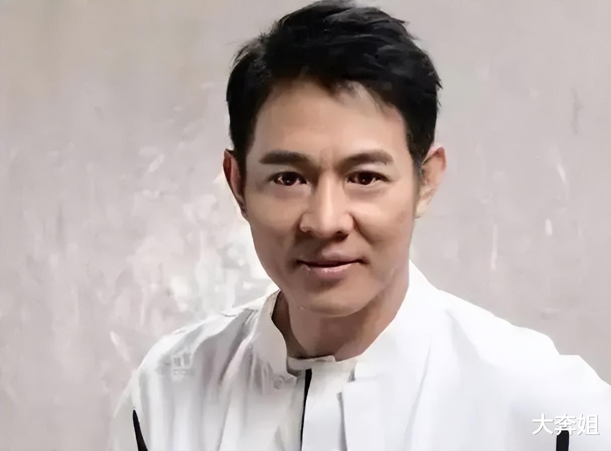 李嫣总算拿掉“兔唇”标签, 整容后美出新高度, 神似年轻时的王菲