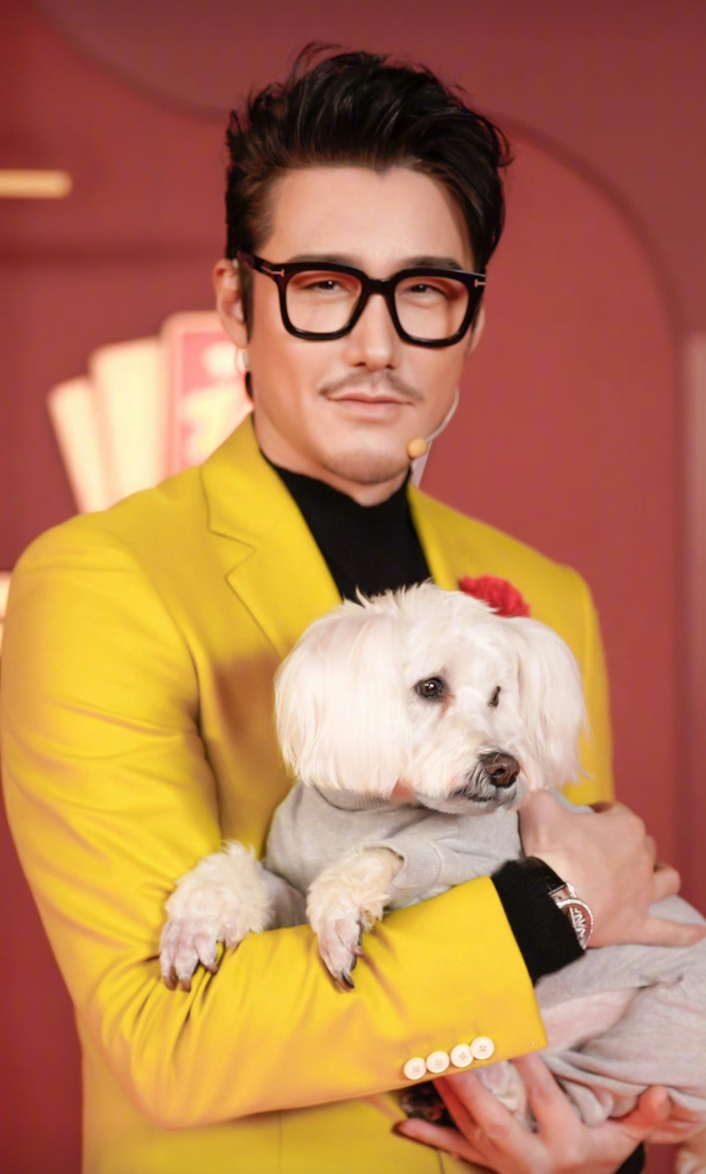 胡兵用女歌手开玩笑惹争议!喊歌手苏见信“那英姐”,评论区翻车