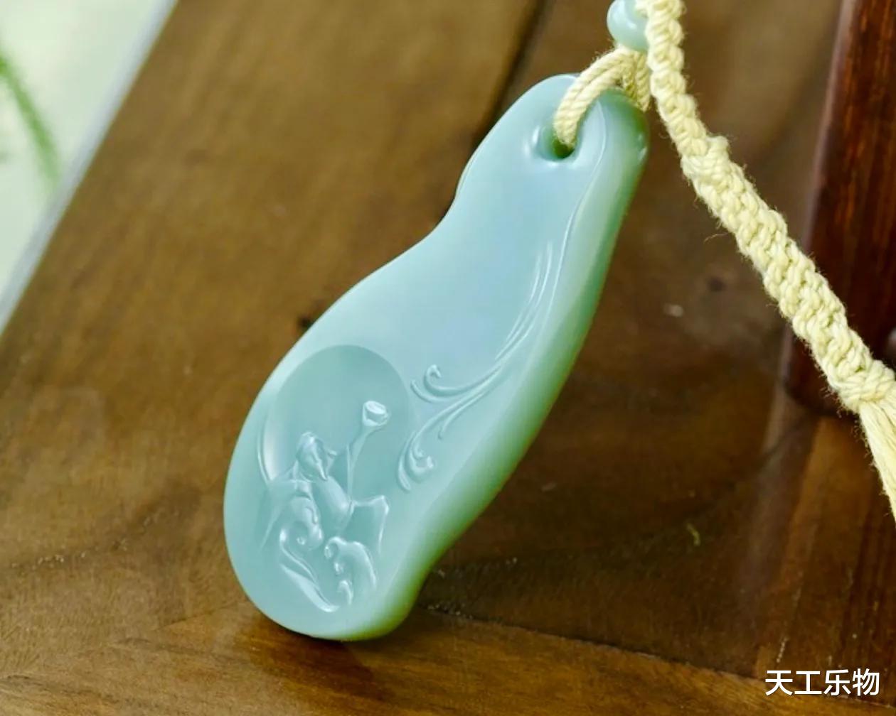 和田玉的细度顶点！沙枣青籽料浮雕“将进酒”！