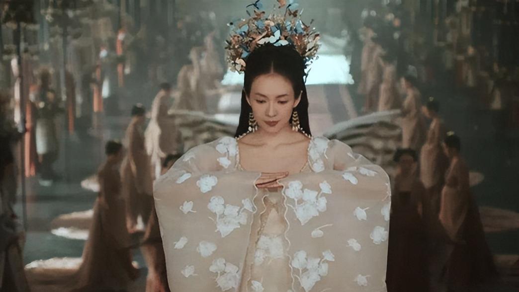 年过半百仍演学生妹，郝蕾赞不绝口，出道18年颜值依旧很抗打