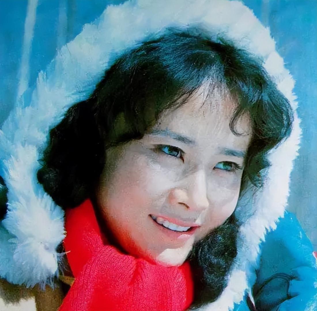 央视主持人吞300颗安眠药自杀,被抢救7天7夜,如今过得怎么样?