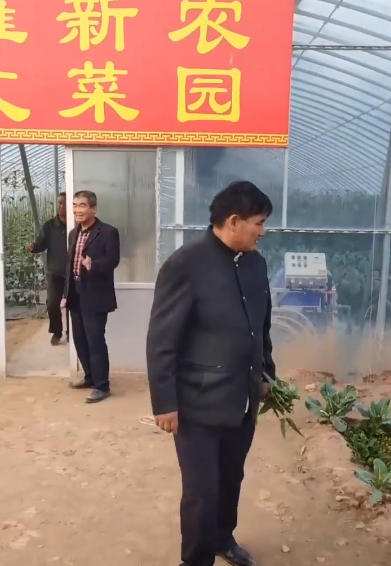 陈萌|露馅了!陈萌穿睡衣喝汤,大衣嫂做饭伺候她和小伟,贤惠疑是幌子!