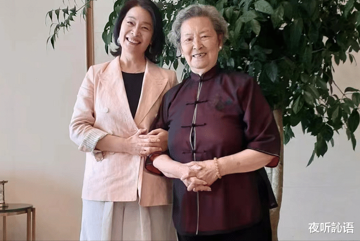 老戏骨定居日本，嫁外籍老公儿子帅气，网友质疑明星有没有爱国心