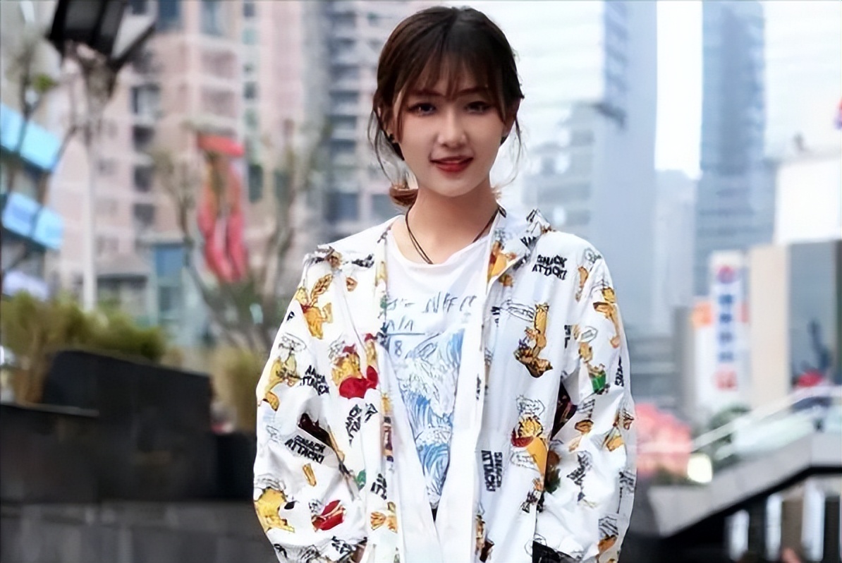 彻底翻车!网红疯狂吸粉1974万,现转拍性感视频,网友直呼辣眼睛