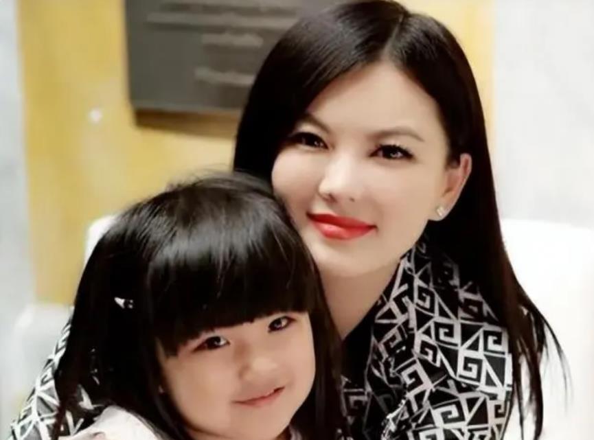 “中国没有卖香港有卖”，这一次，所有人都在等李湘道歉！