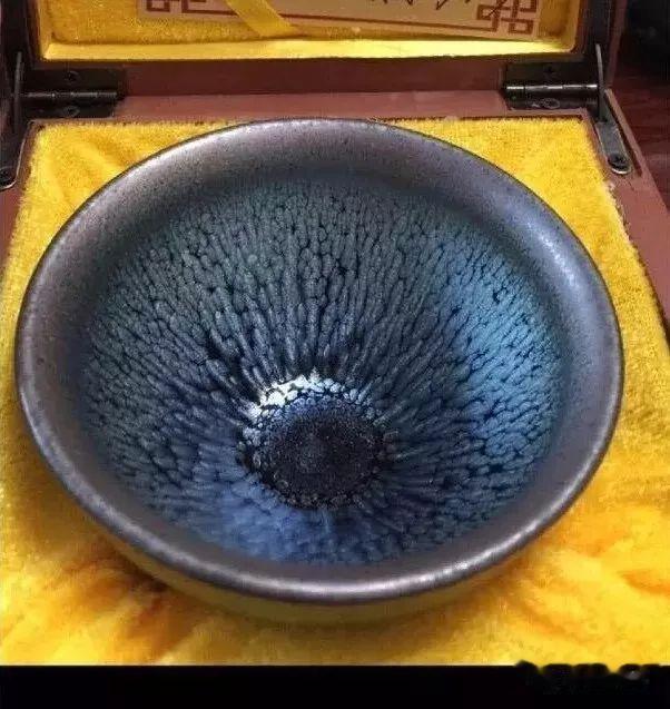 |易盏堂：建盏养出的不是茶垢，那到底是什么会有七彩光泽。