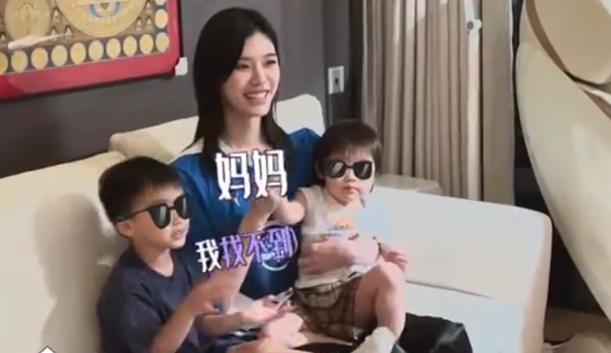奚梦瑶带娃画面公开，母子三人互动温馨，儿子像爸爸女儿像妈妈