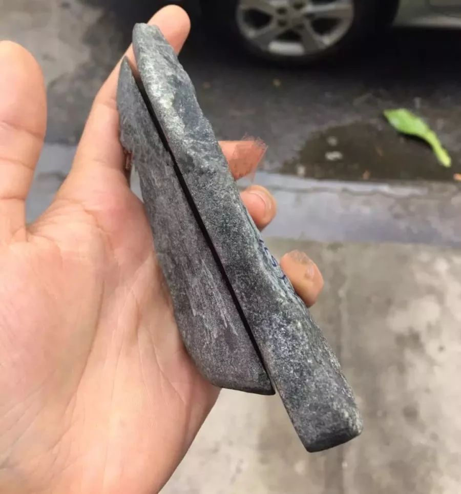 翡翠|一块莫西沙场口的翡翠原石，记录顽石到璞玉的蜕变过程