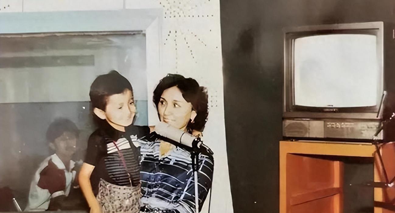 尼格买提：我30岁迎娶帕夏古丽，结婚9年没生孩子，风光背后有泪水