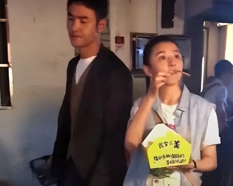 00后“偷漏税”第一人,霸凌成瘾,“肆无忌惮”拉踩半个娱乐圈?