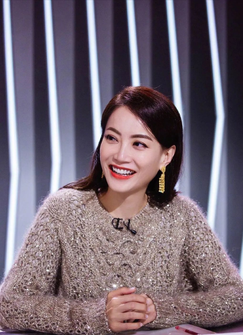 她陪伴谢霆锋整整27年，未婚先孕生下女儿，网友：长得像谢霆锋