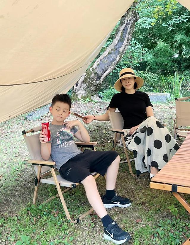 保剑锋:娶大6岁何珈好,婚后生一子,取名保满意