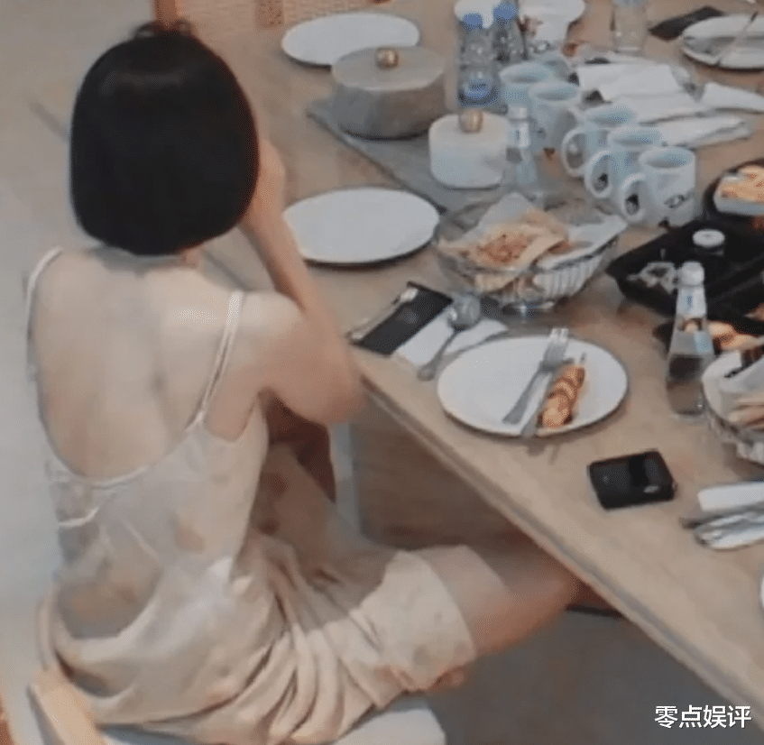 四十岁秦岚独享万千宠爱,有钱有颜只恋爱不结婚,千万豪宅住到嗨