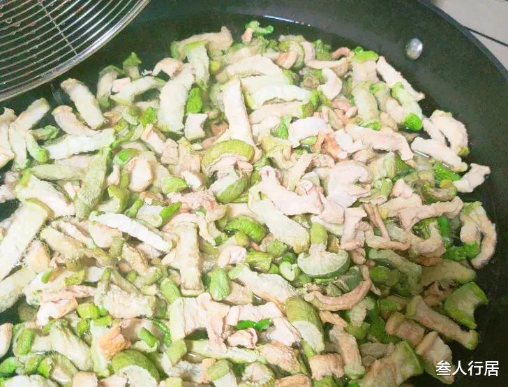 萝卜干|秋天,吃鱼吃肉不如吃它,一次买20斤晒干囤起来,拌一拌比肉还香