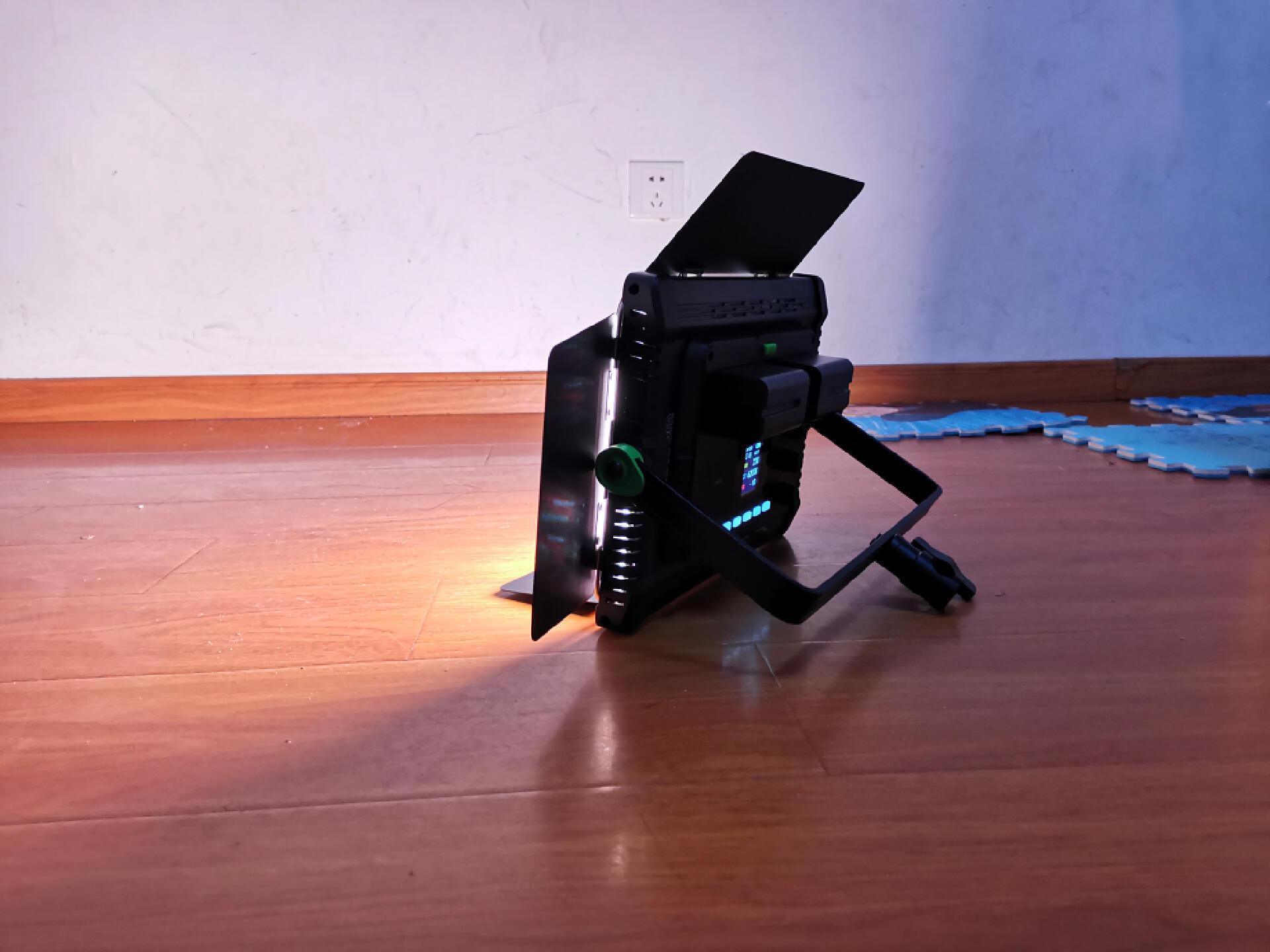 摄影、拍照好助手,唯卓仕微徕WP35补光灯让你的照片自带滤镜