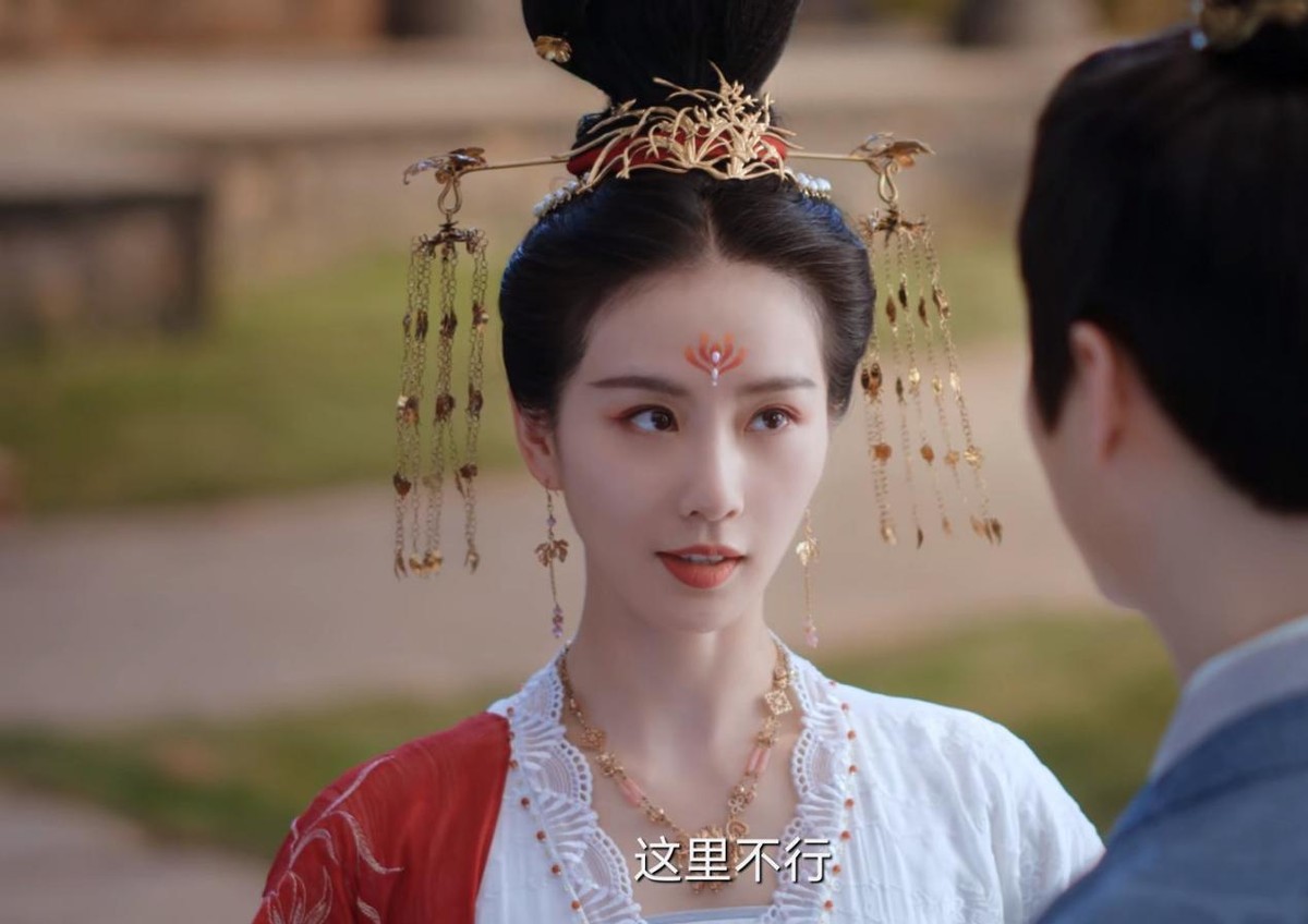 终于开播了！仅6集就拿下榜单冠军，这就是内娱顶流该有的实力