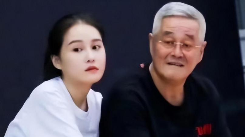 赵本山女儿宣布解散公司！公司被老公霸占，头胎姓赵婆家不同意