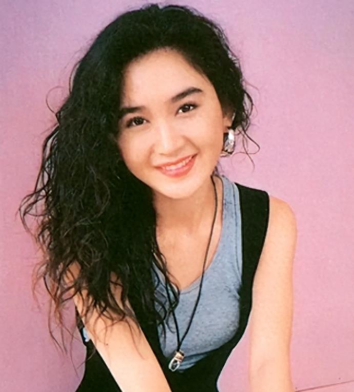 被老头“糟蹋”的5位女星,个个美艳动人,却鲜花插在牛粪上!