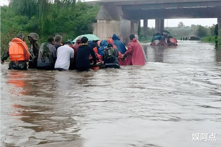 曝郑爽捐款5万支援涿州,引发网友热议!更多明星捐款名单流出