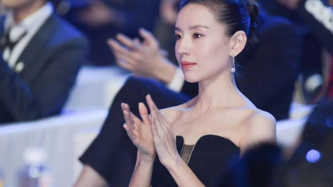 咖啡 董洁，暴瘦30斤，从“大妈”变回“女神”多吃3种食物