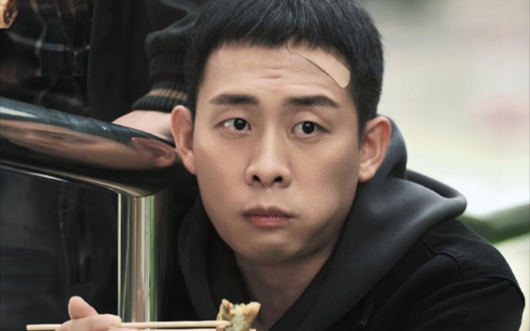 这一年,对于张译来说,足够幸运,也足够"残忍"张译的宣传图,彻底揭开了