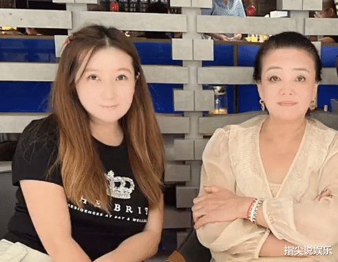 汪小菲送走儿女约新女友,深夜散步模样似老夫妻,女方晒视频告白