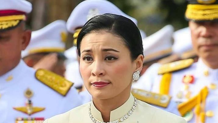 曾经的苏提达被贵妃抢风头，气到皱眉头，如今独占后宫笑容灿烂