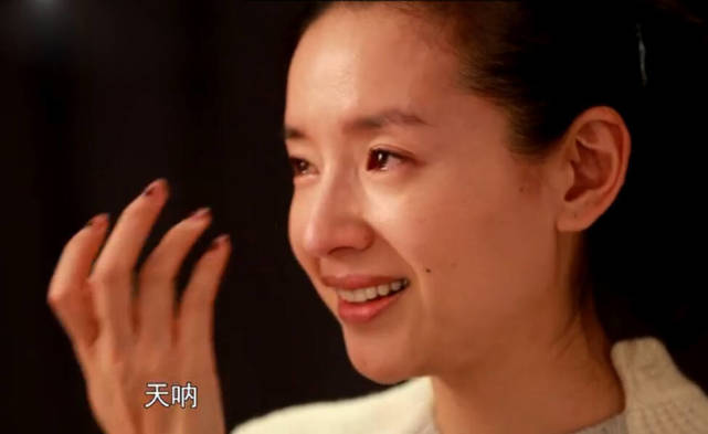 董洁|“百年大和解”后,董洁凭借“直播”一夜成名?放下执念,活出另一种可能