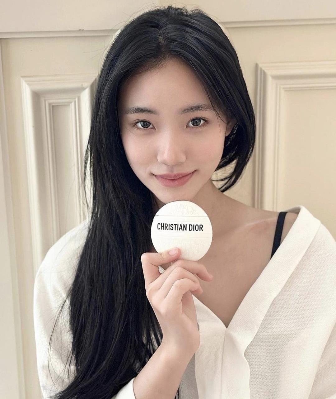 小S|小S15岁二女儿再创收！拍新广告嘟嘴wink好成熟，曾自称要养妈妈