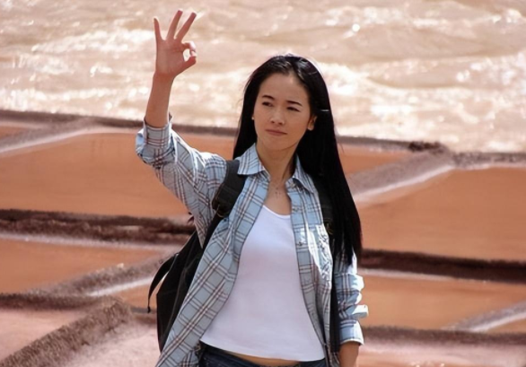 左小青：曾迷倒王志文，与陈道明传绯闻，和富豪离婚后如今怎样了